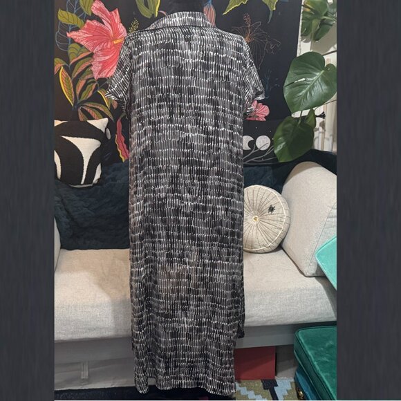 H by HALSTON Short Sleeve Button Front Duster Dress, Black and White Abstract, M - Picture 3 of 16
